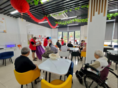 居平易近撑起“暖心伞”